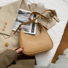 Retro Handbags Underarm Handbags Simple Fashion Handbags Shoulder Messenger Dumpling Bag Puce Buckeye