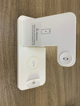 Wireless charger Three-in-one wireless charger for  phones and watches Puce Buckeye